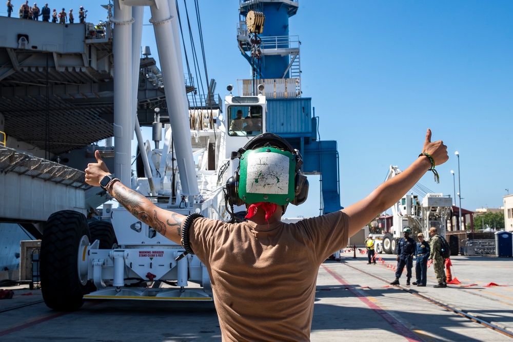 George Washington onloads new carrier crash crane (CVCC) “Tilly”