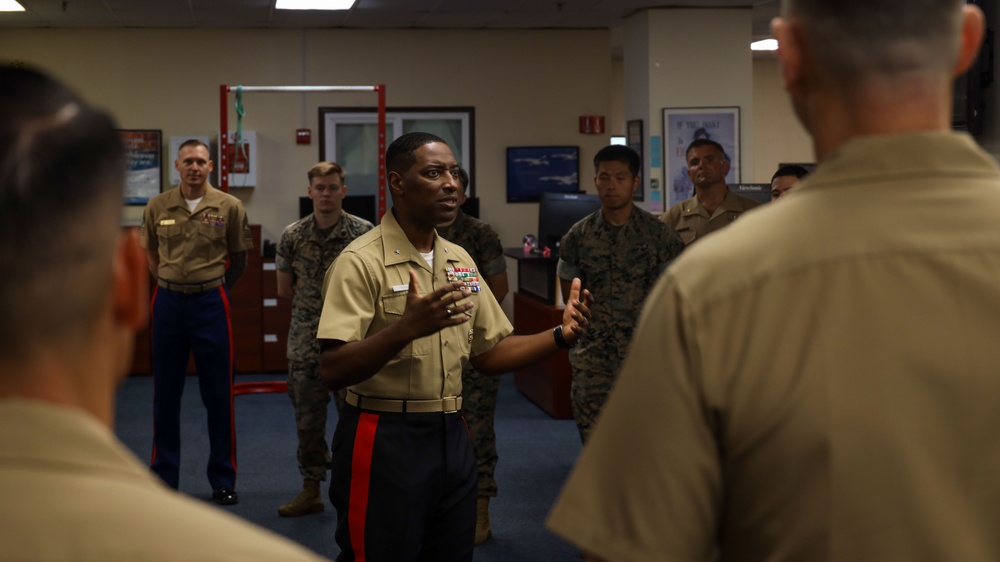 ERR CG visits 1st Marine Corps District