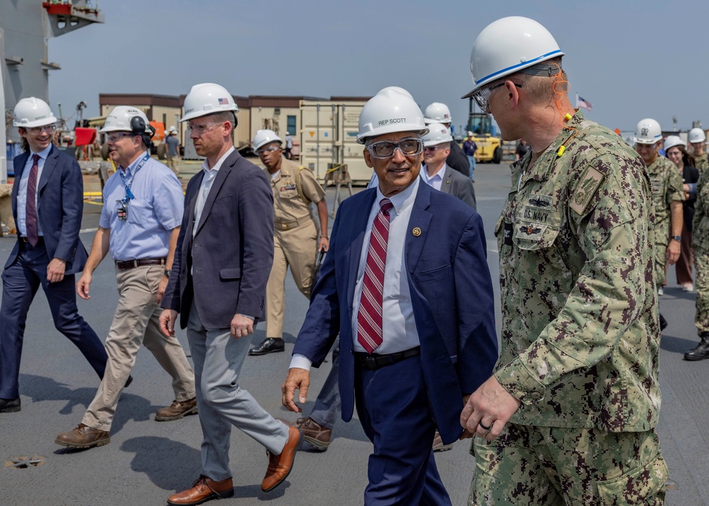 SECNAV Visits PCU John F. Kennedy