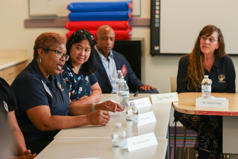 U.S. Sen. Kaine visits Quantico, speaks with Child Development Center educators