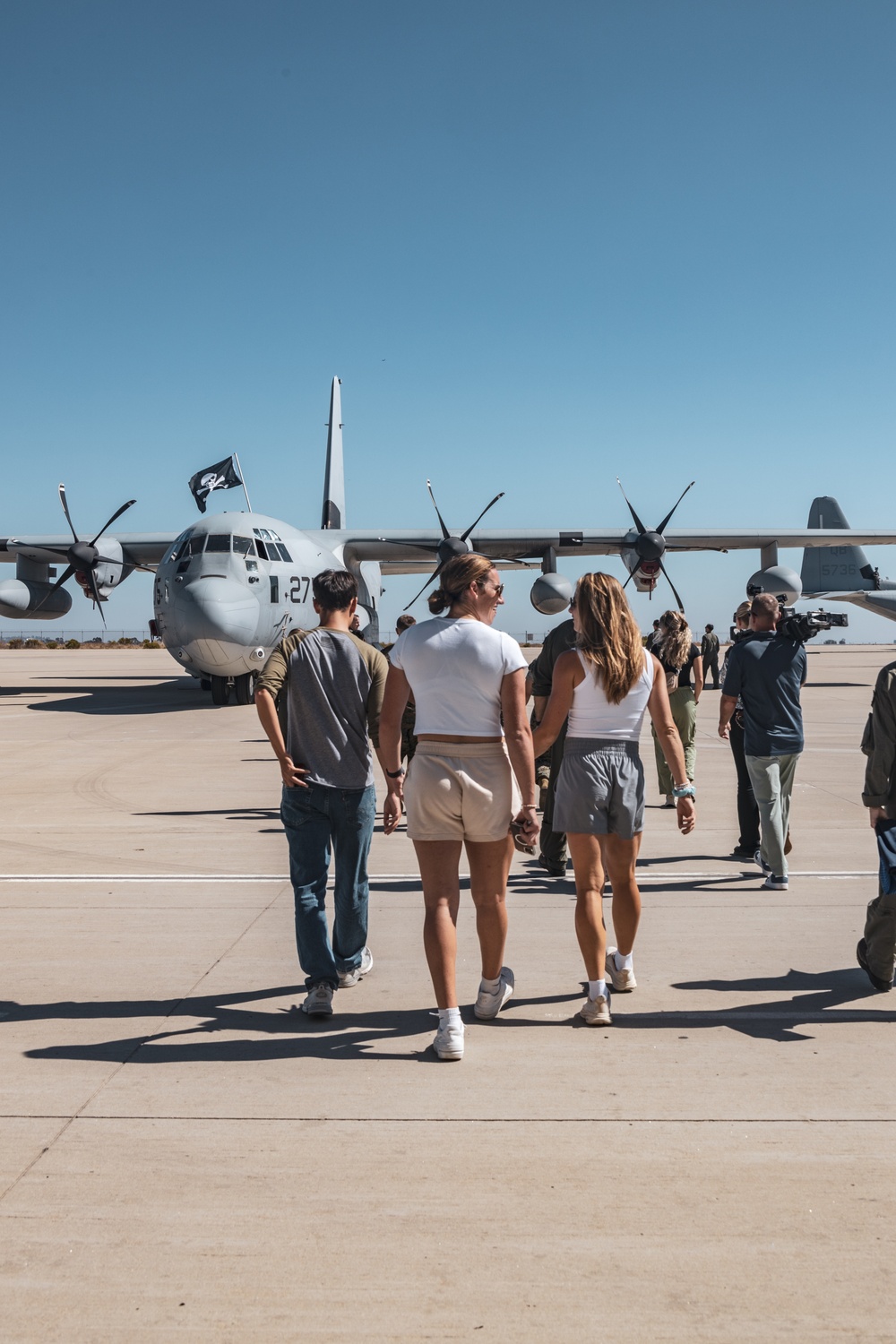 Marine Aerial Refueler Transport Squadron 352 hosts tour for San Diego Wave players