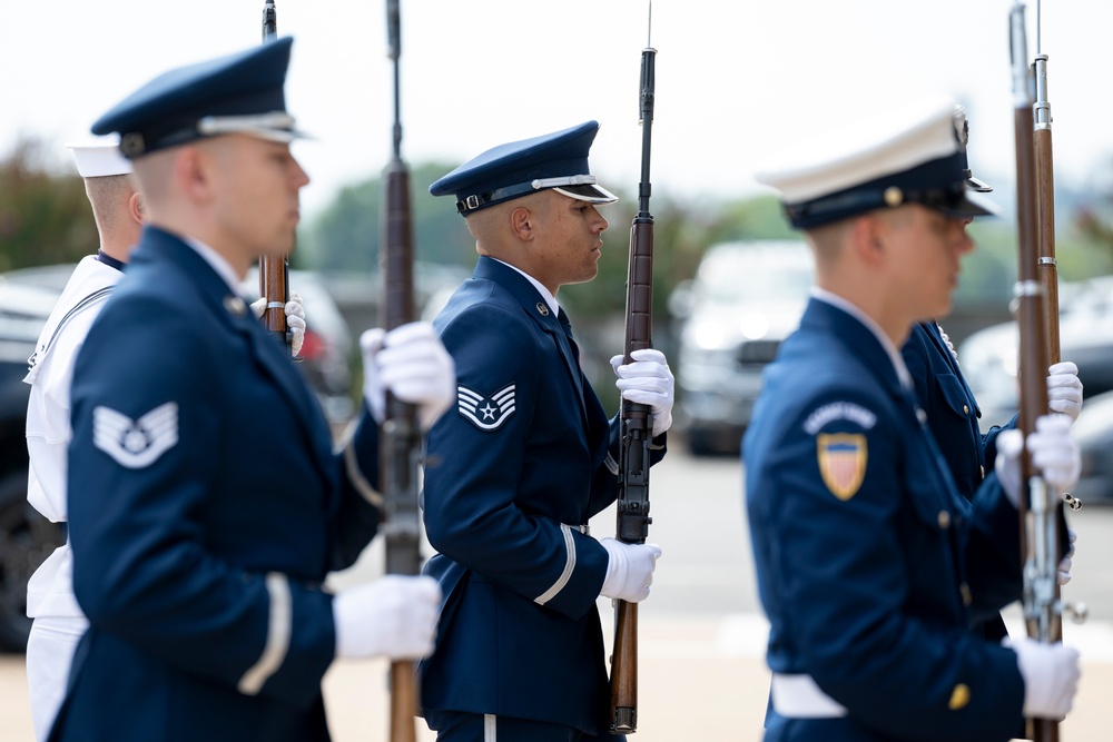 SD Hosts Polish Minister of National Defense