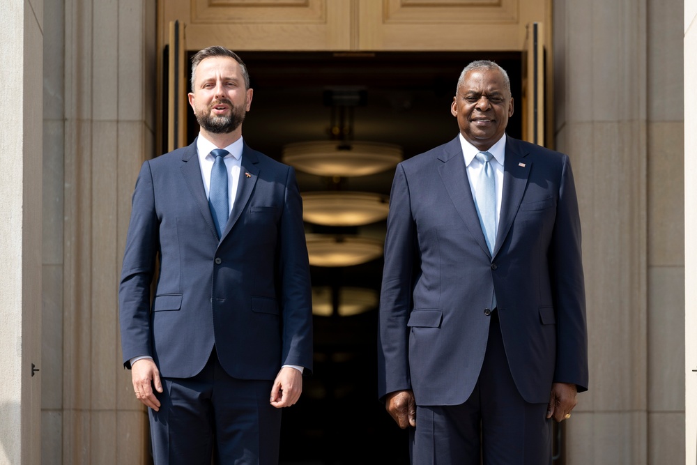 SD Hosts Polish Minister of National Defense