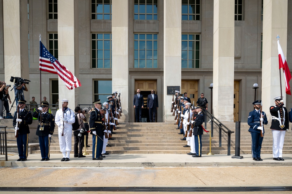 SD Hosts Polish Minister of National Defense