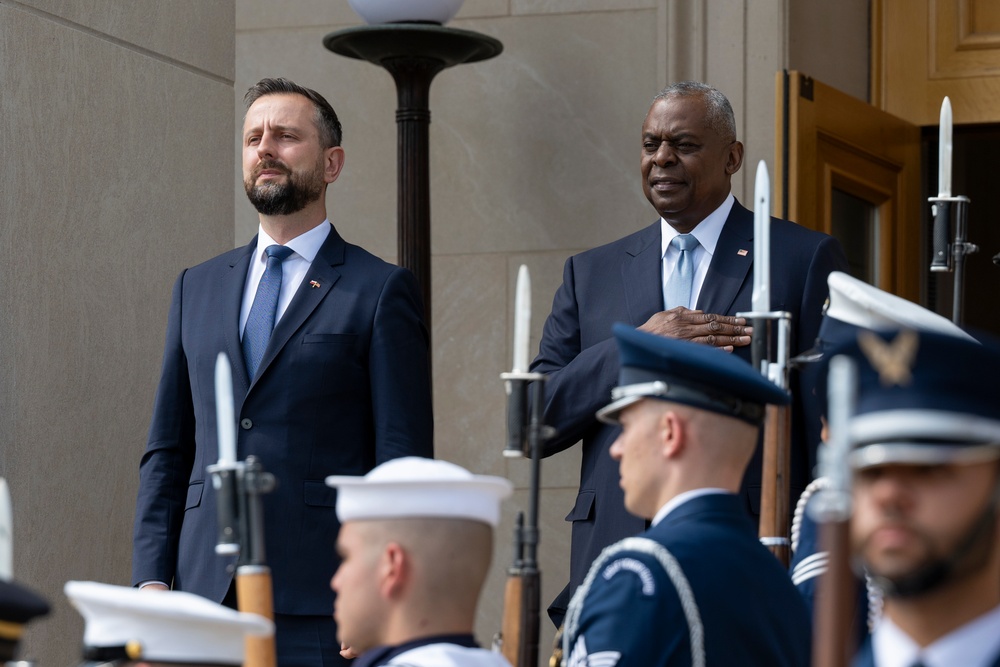 SD Hosts Polish Minister of National Defense