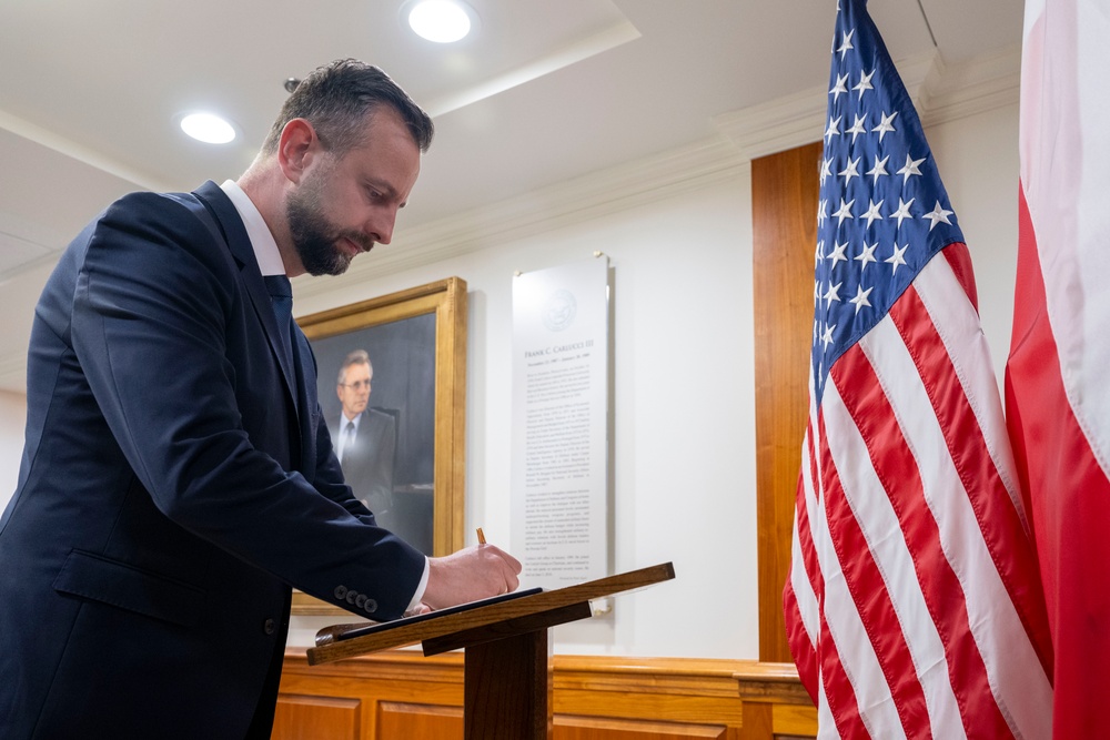 SD Hosts Polish Minister of National Defense