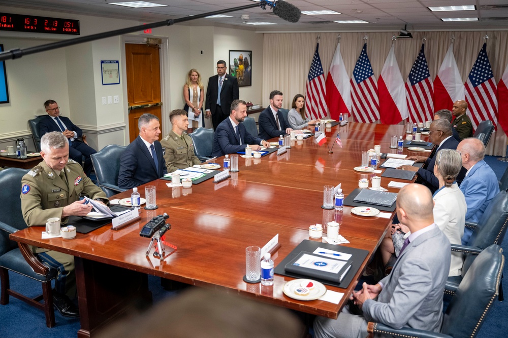 SD Hosts Polish Minister of National Defense