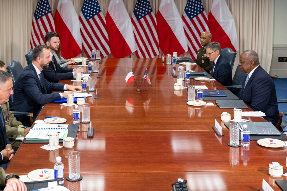 SD Hosts Polish Minister of National Defense