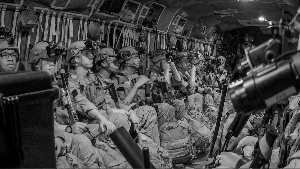 25th CAB Soldiers Conduct Night Air Assault