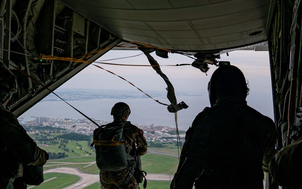 353 SOW conducts paradrop training