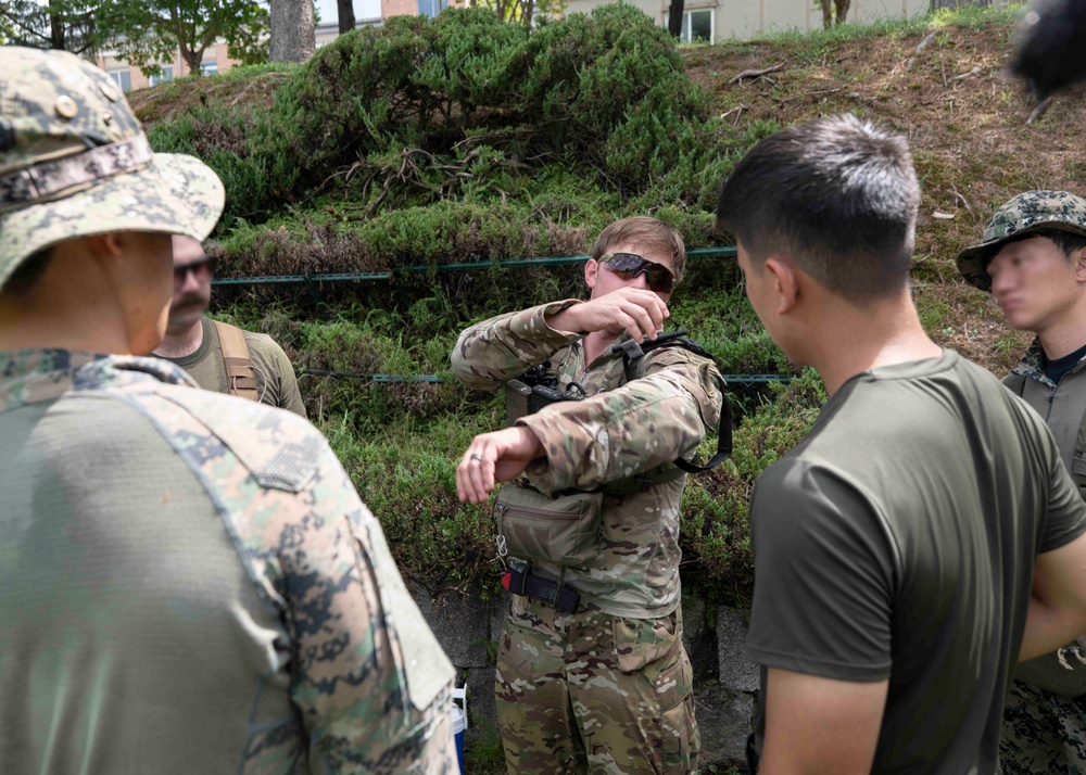 Combined U.S.-ROK special operators, USMC aviators train together during annual Ulchi exercise