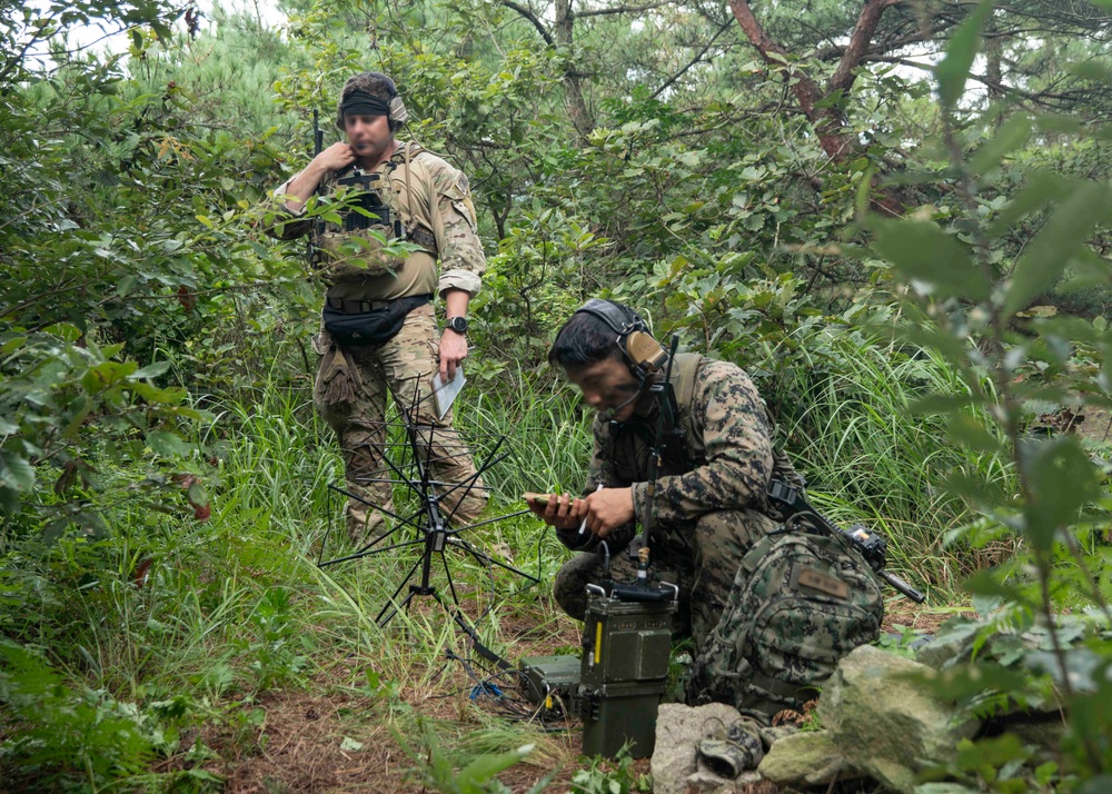 Combined U.S.-ROK special operators, USMC aviators train together during annual Ulchi exercise