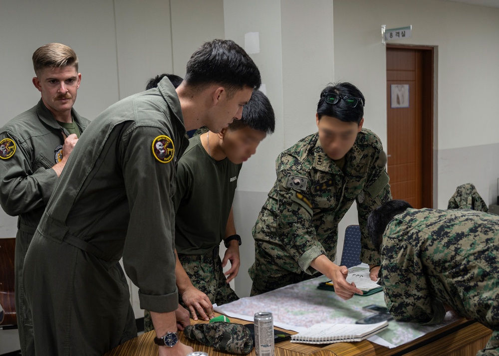 Combined U.S.-ROK special operators, USMC aviators train together during annual Ulchi exercise