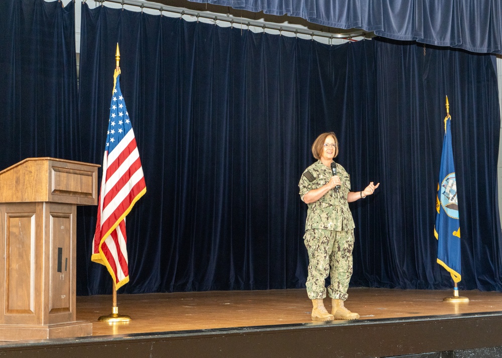 Chief of Naval Operations visits U.S. Fleet Cyber Command and U.S. 10th Fleet