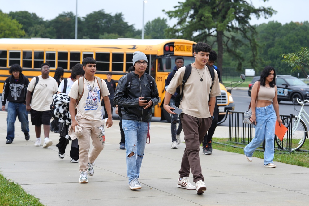 Garrison Commander Visits Meade Schools