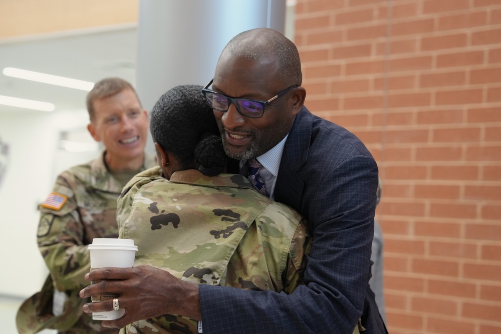 Garrison Commander Visits Meade Schools