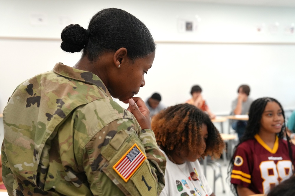 Garrison Commander Visits Meade Schools