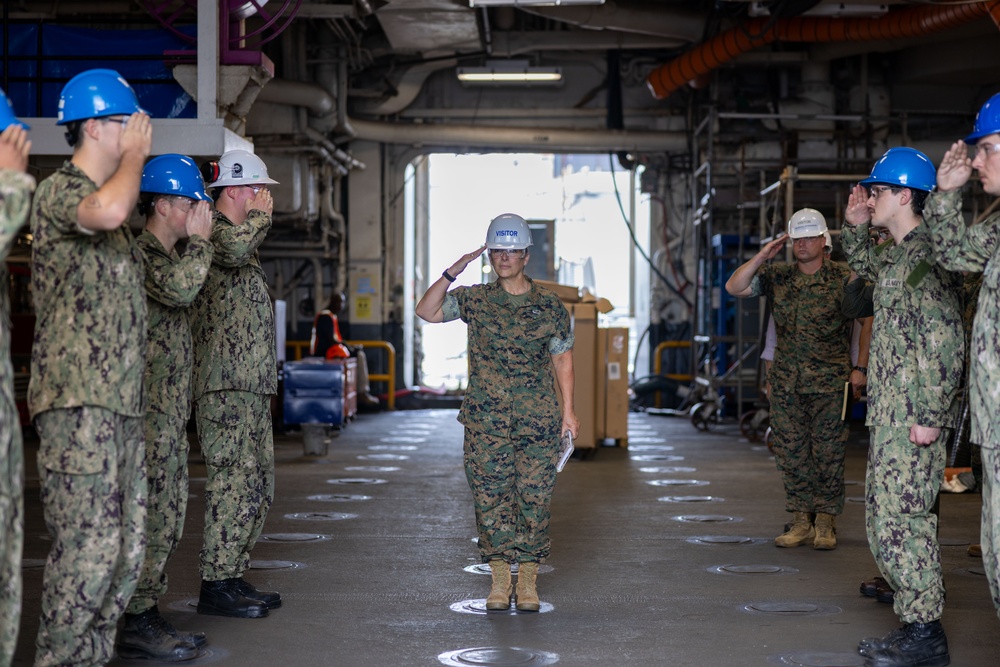 MARFORCOM Commander visits USS Bataan