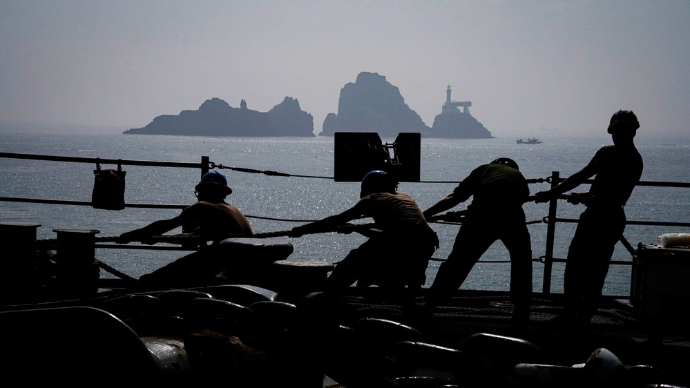 SY 24 | USS Harpers Ferry Makes Port at Busan, South Korea