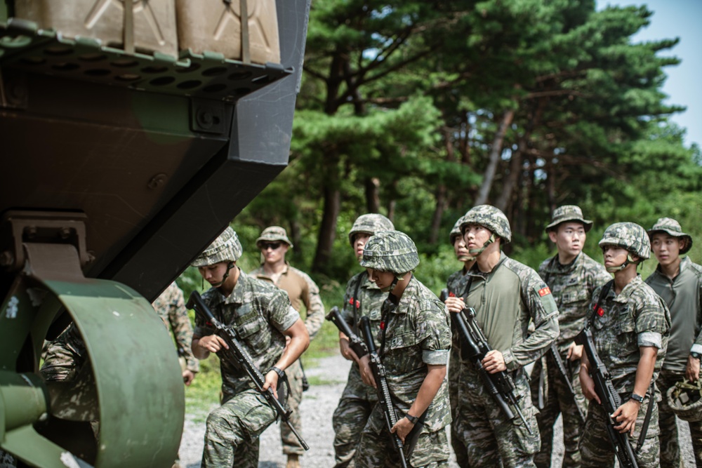 ROK, BLT 1/5 Marines Conduct Patrol Training, ACV Tour