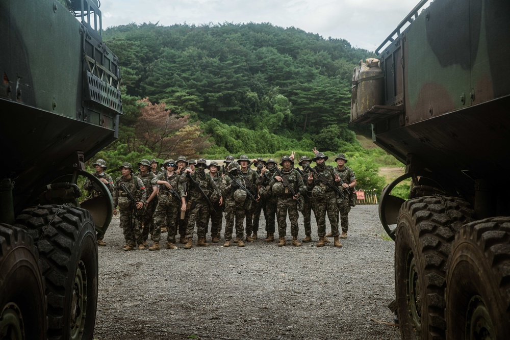 ROK, BLT 1/5 Marines Conduct Patrol Training, ACV Tour