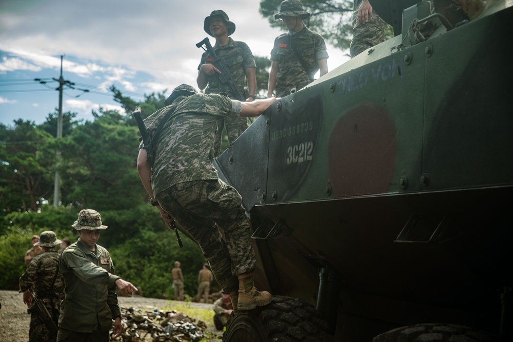 ROK, BLT 1/5 Marines Conduct Patrol Training, ACV Tour