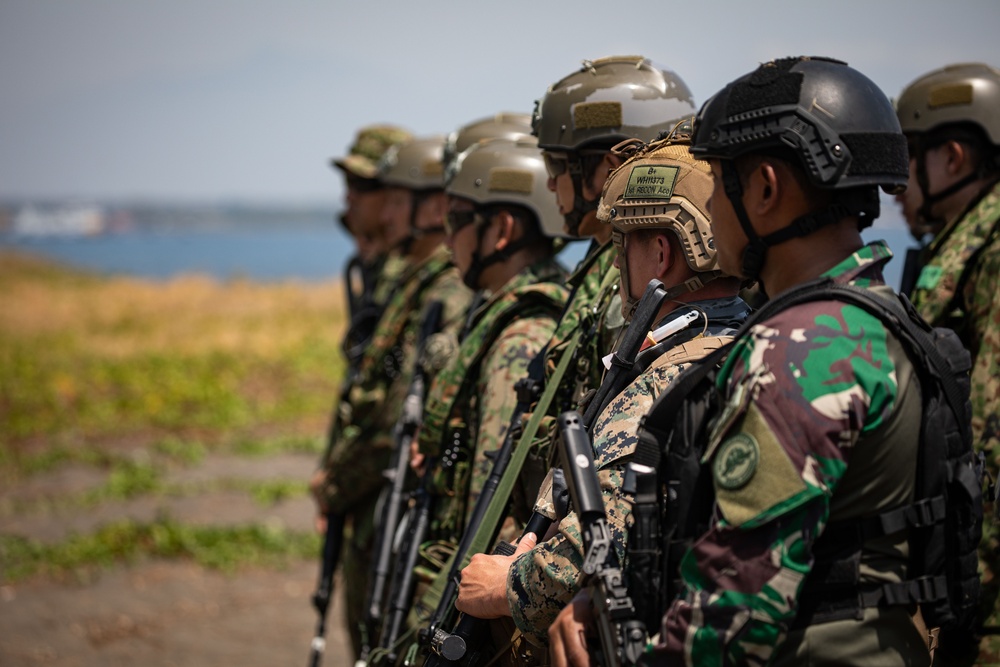 U.S. Marines, members of the Indonesian National Armed Forces Korps Marinir and Japanese armed forces stand together for an amphibious landing training exercise during Super Garuda Shield 2024