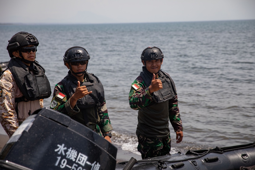 Members of the Indonesian National Armed Forces Korps Marinir are ready to go for the amphibious landing training exercise during Super Garuda Sheild 2024