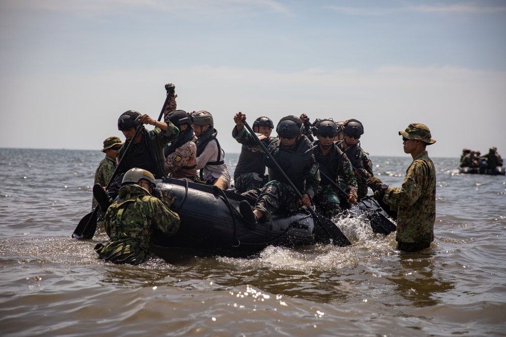 Members of the Indonesian National Armed Forces Korps Marinir participate in a joint military amphibious landing training exercise during Super Garuda Sheild 2024