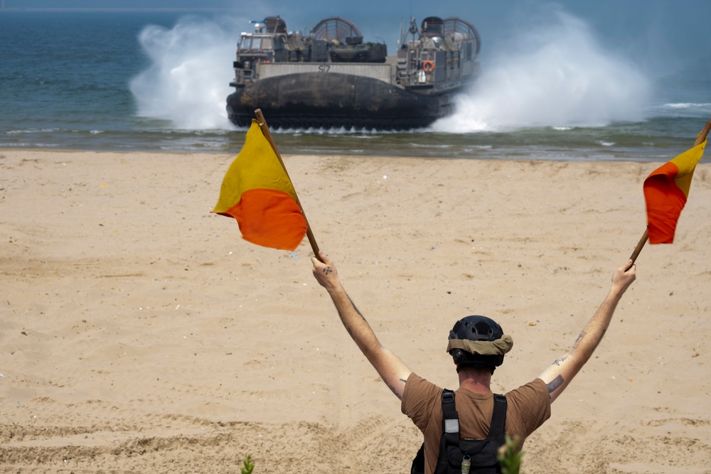 ACU 5 LCACs CONDUCT BEACH OPS
