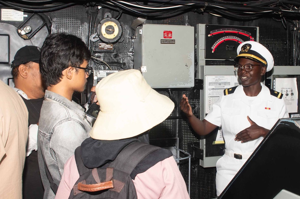 USS Green Bay hosts U.S. Embassy Jakarta during Super Garuda Shield