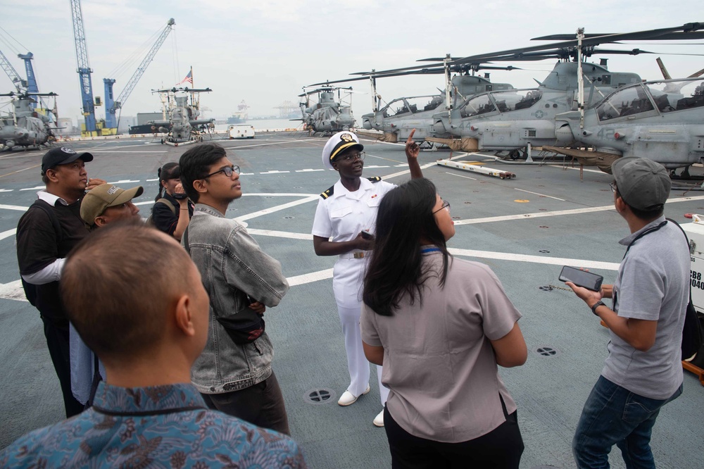 USS Green Bay hosts U.S. Embassy Jakarta during Super Garuda Shield