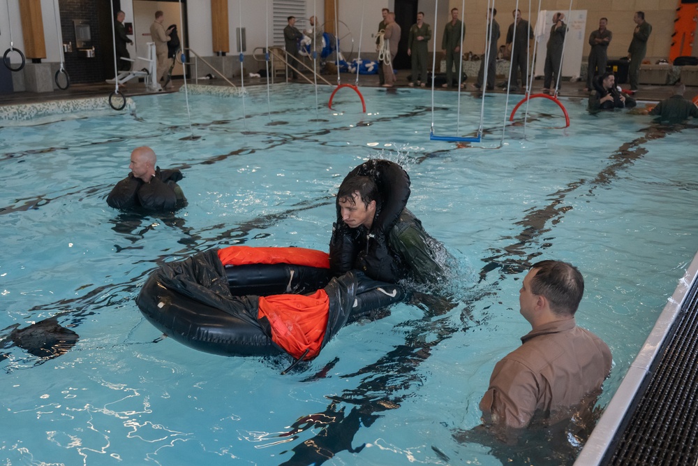 Pilots train for water survival