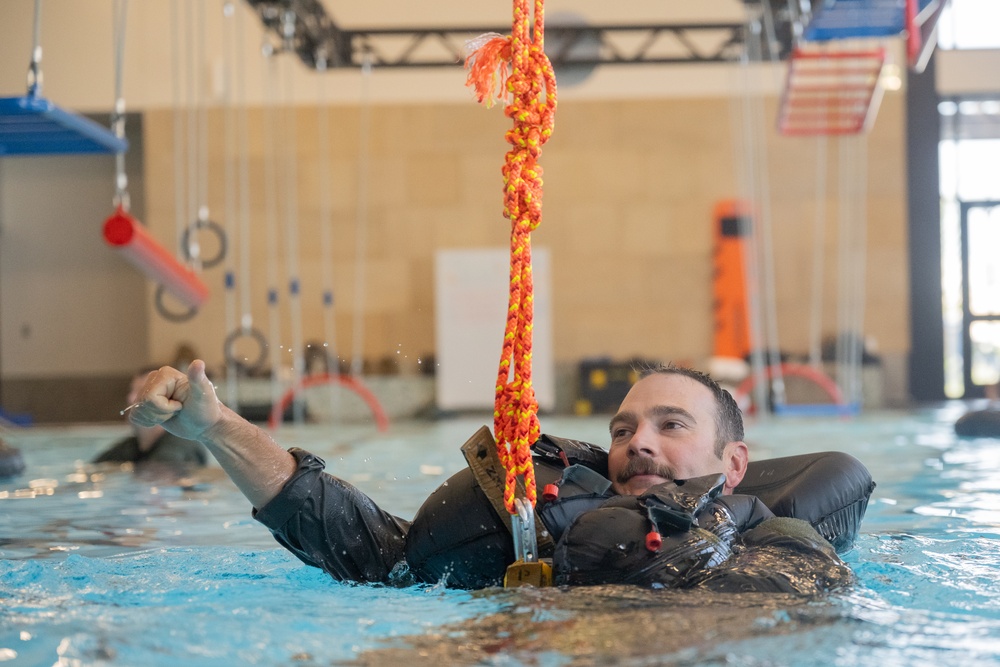 Pilots train for water survival