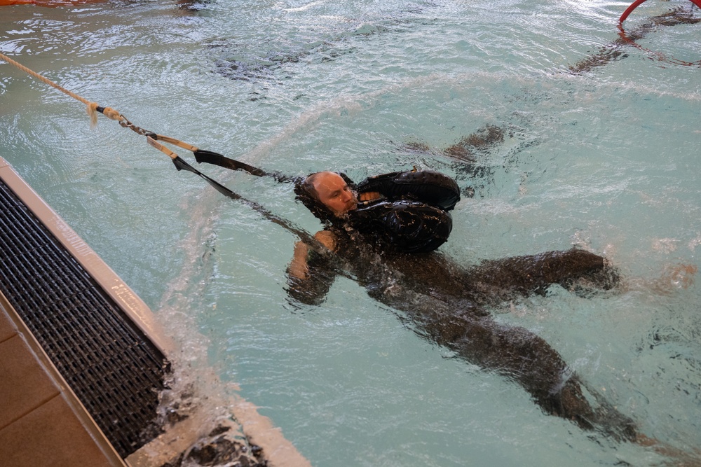 Pilots train for water survival