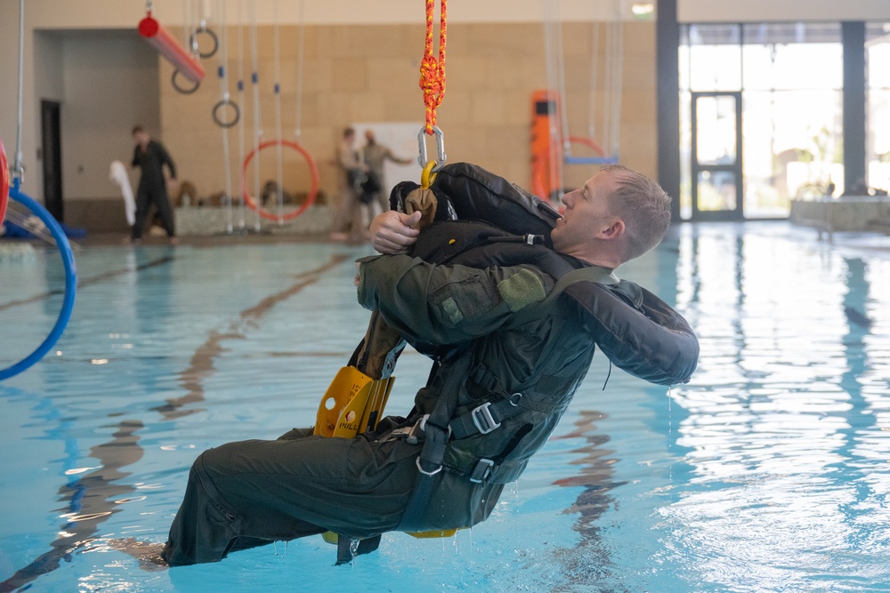 Pilots train for water survival