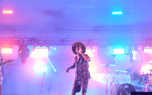 Niko Moon Performs at CFAY