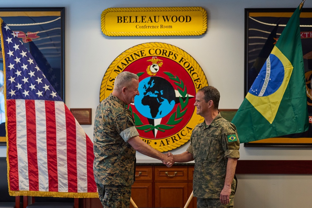 Maj. Gen. Sofge meets with Brazilian Marine Corps commandant