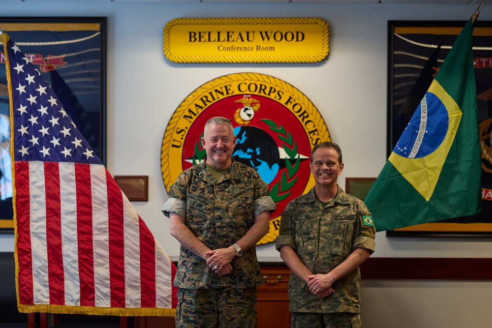 Maj. Gen. Sofge meets with Brazilian Marine Corps commandant