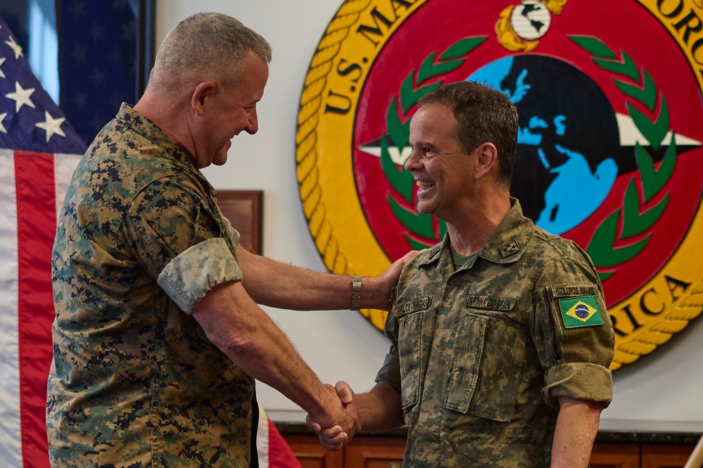 Maj. Gen. Sofge meets with Brazilian Marine Corps commandant