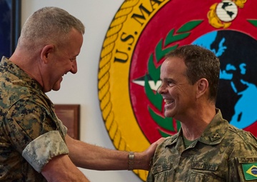 Maj. Gen. Sofge meets with Brazilian Marine Corps commandant