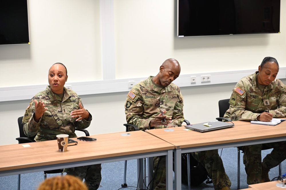 Human resources Soldiers hone analytics skills