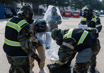 100th OSS and 351st ARS conduct simulated decontamination
