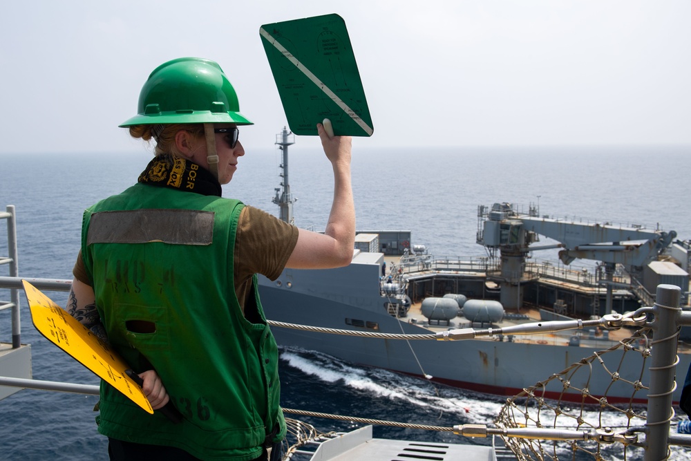 Boxer, HMNZS conduct UNREP