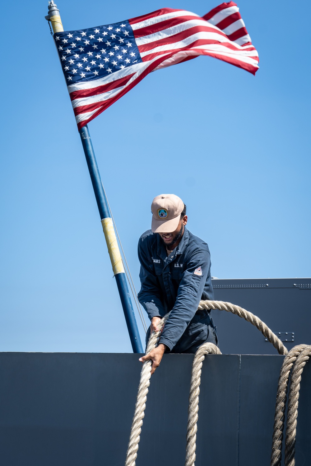 SY 24 | USS Boxer departs Busan