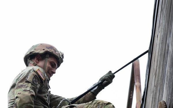 Army Reserve Best Squad Competition 2024 - Rappel Tower