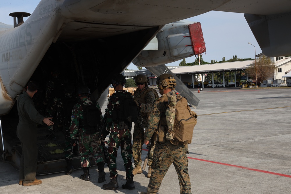1st Bn., 1st Marines rehearses off, on drills with Indonesian service members