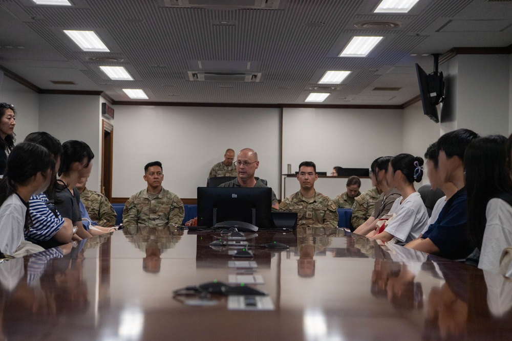 Musashimurayama City students take on Yokota