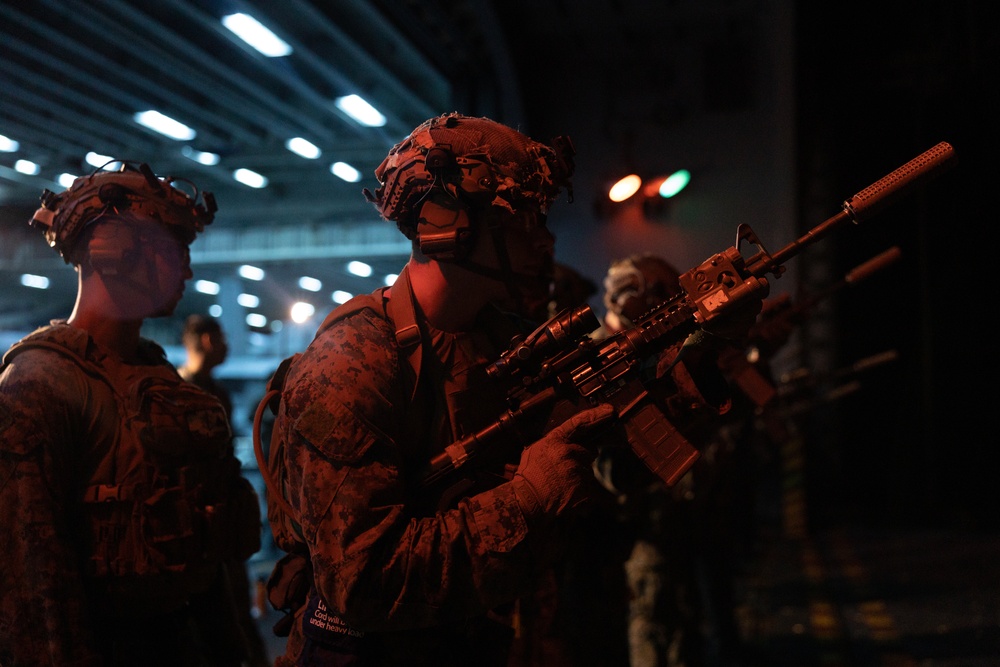 BLT 1/4 conducts night shoot in the Sea of Japan