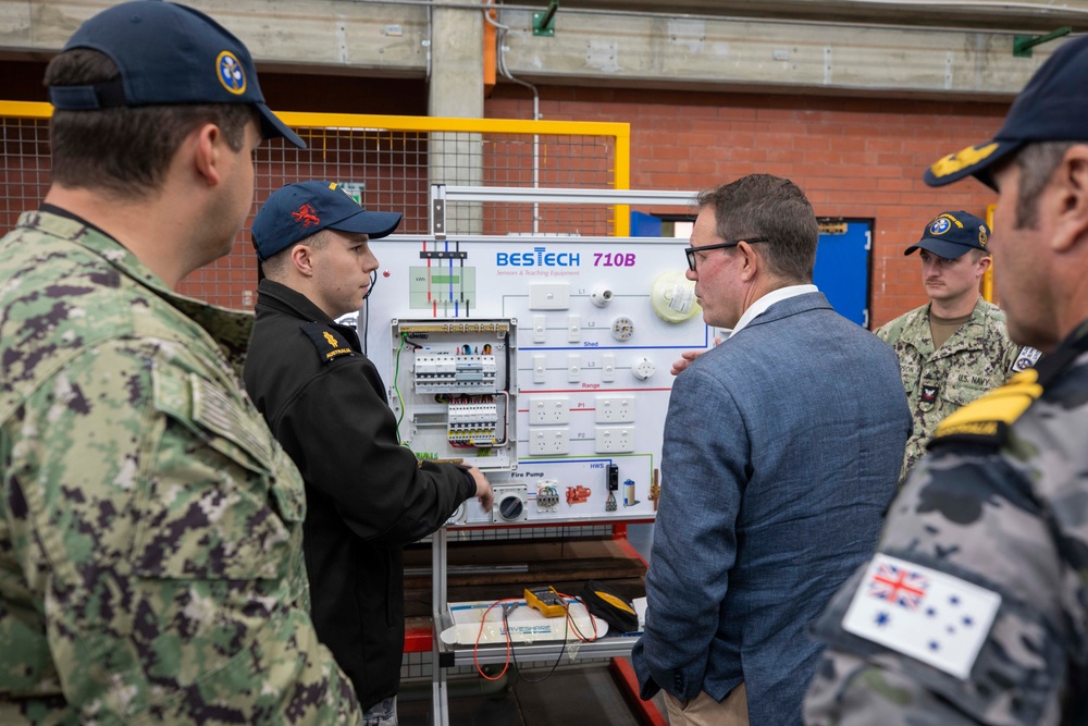 Australian House Rep. Luke Gosling visits Fleet Support Unit-West